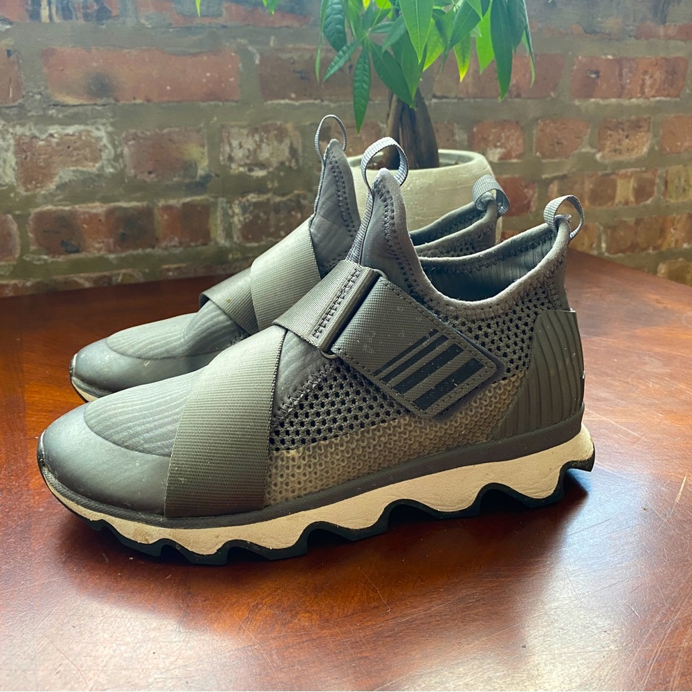 Sorel Kinetic Sneak Grey Silver Women's Size 7.5